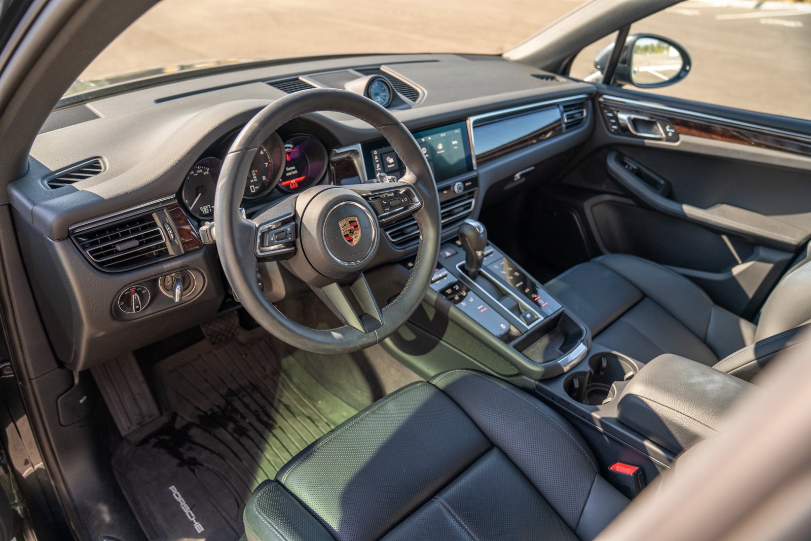 Certified 2026 Porsche Macan AWD/4WD image 4