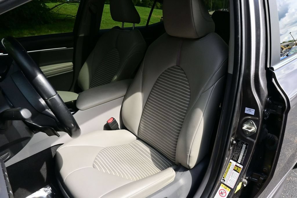 Used 2018 Toyota Camry SE w/ Moonroof Package FWD image 31