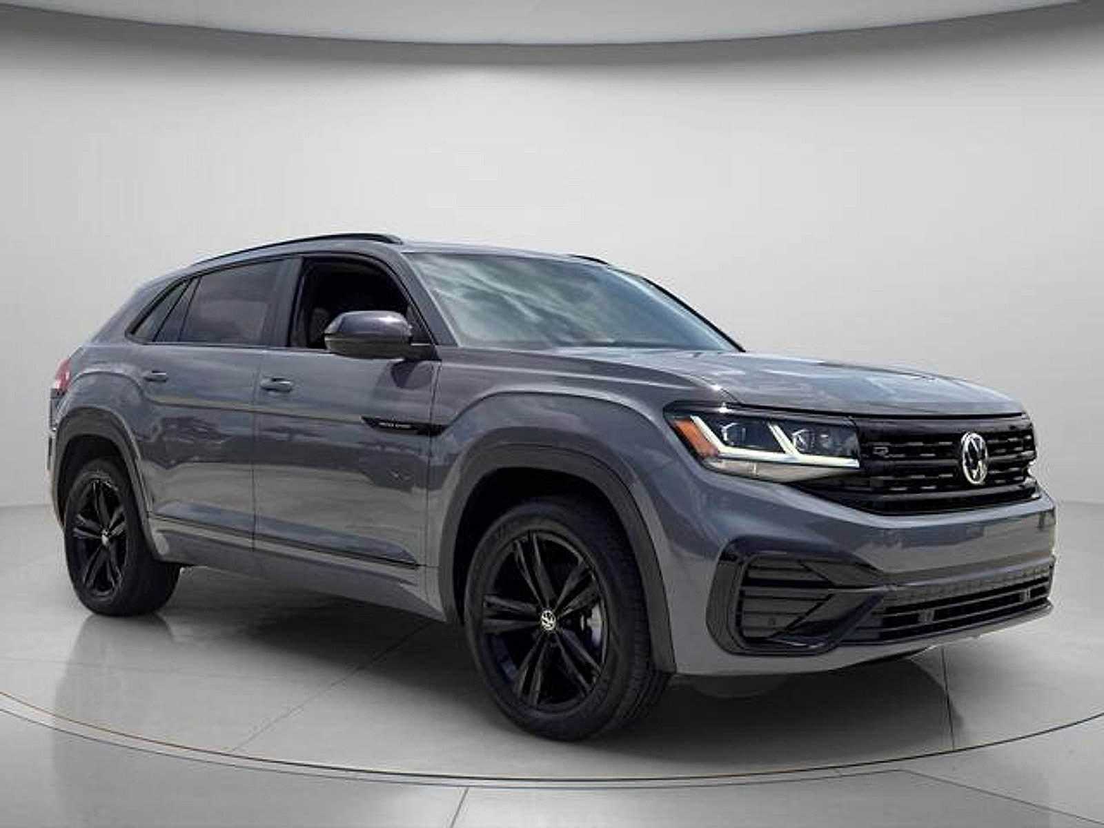 Used 2023 Volkswagen Atlas Cross Sport SEL R-Line AWD/4WD image 8