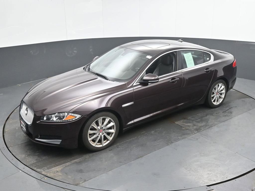 Used 2015 Jaguar XF Premium image 32