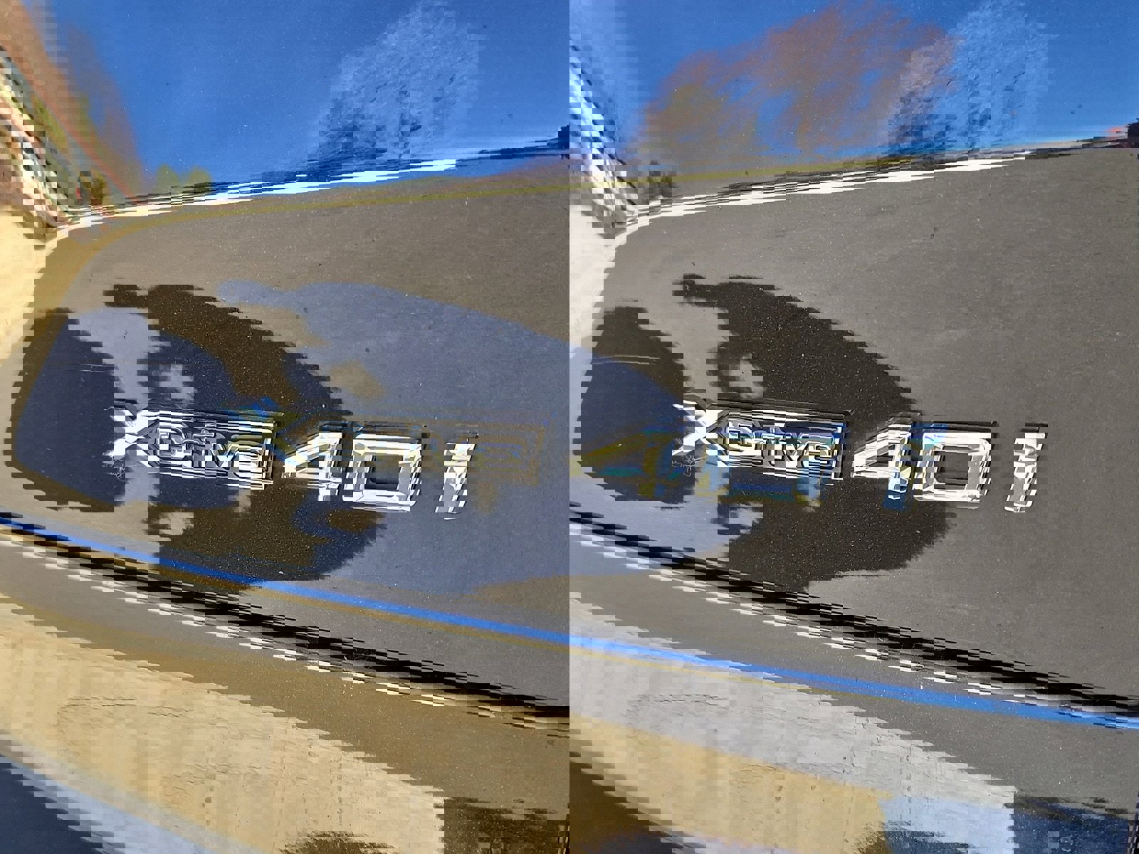 Used 2023 BMW X5 xDrive40i w/ M Sport Package image 32