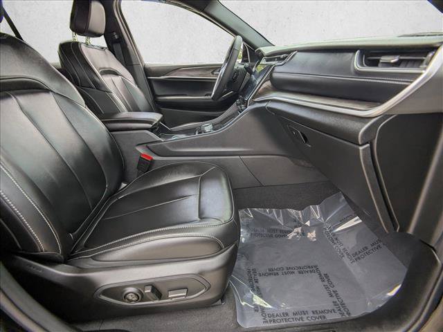 Used 2025 Jeep Grand Cherokee Limited w/ MOPAR Finishing Package AWD/4WD image 19