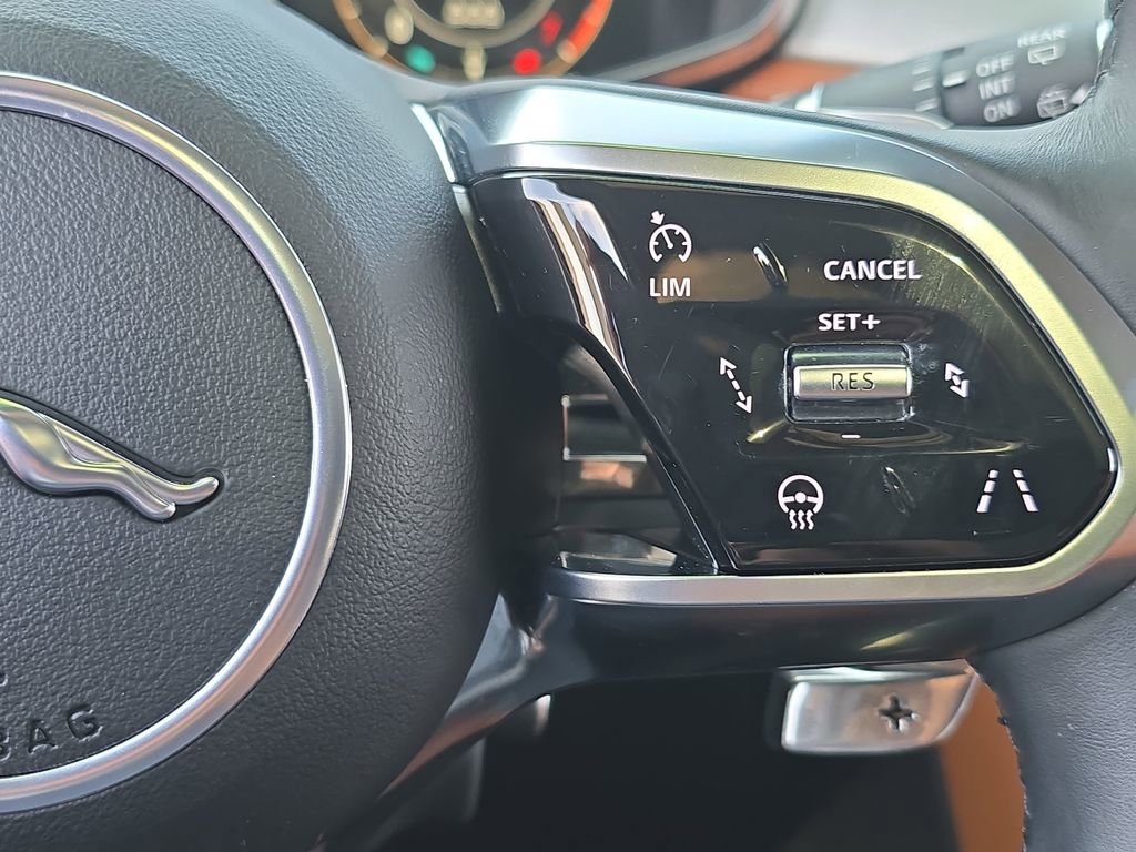 Used 2025 Jaguar F-PACE R-Dynamic S image 18