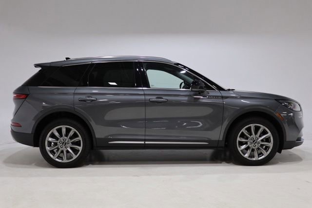 Used 2022 Lincoln Corsair AWD w/ Premium Package image 9