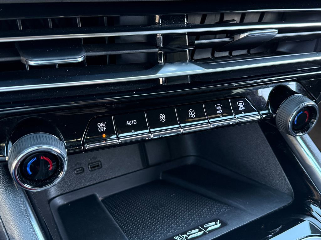 Used 2024 Chevrolet Traverse LT image 26