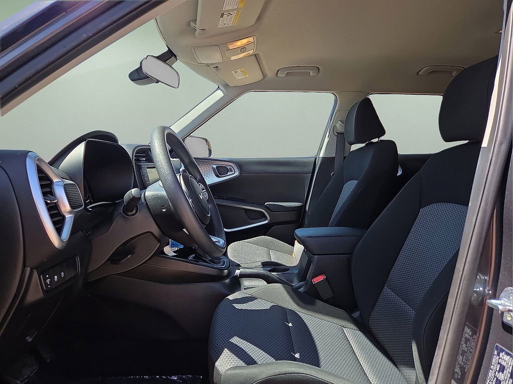 Used 2025 Kia Soul LX w/ LX Technology Package image 21