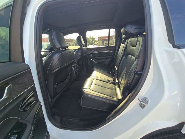 Certified 2023 Jeep Grand Cherokee Overland AWD/4WD image 11