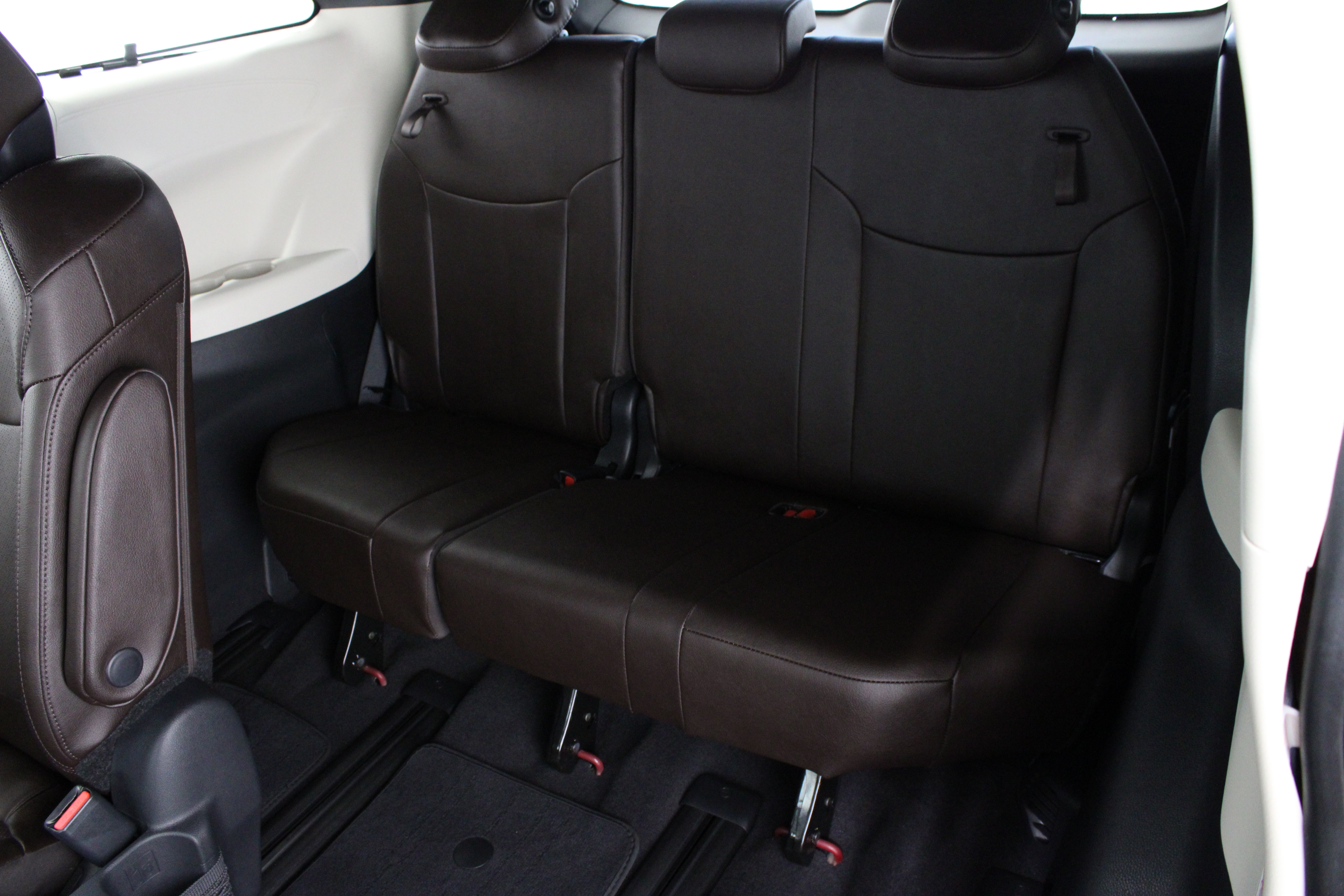 Used 2024 Toyota Sienna Platinum AWD/4WD image 35