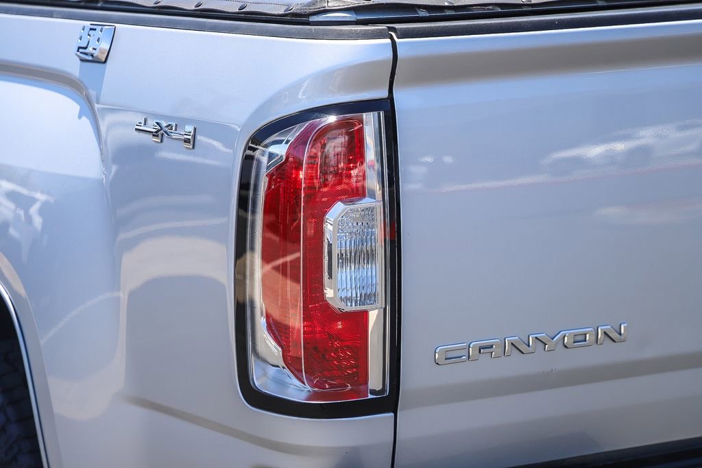 Used 2017 GMC Canyon SLE w/ SLE Convenience Package AWD/4WD image 12