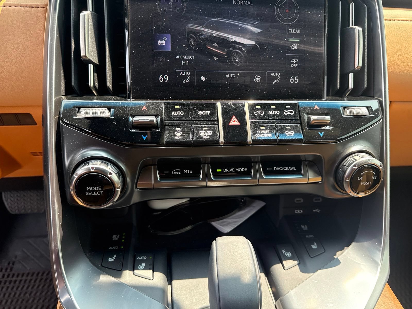 Used 2025 Lexus LX 700h Luxury w/ Appearance Package AWD/4WD image 25