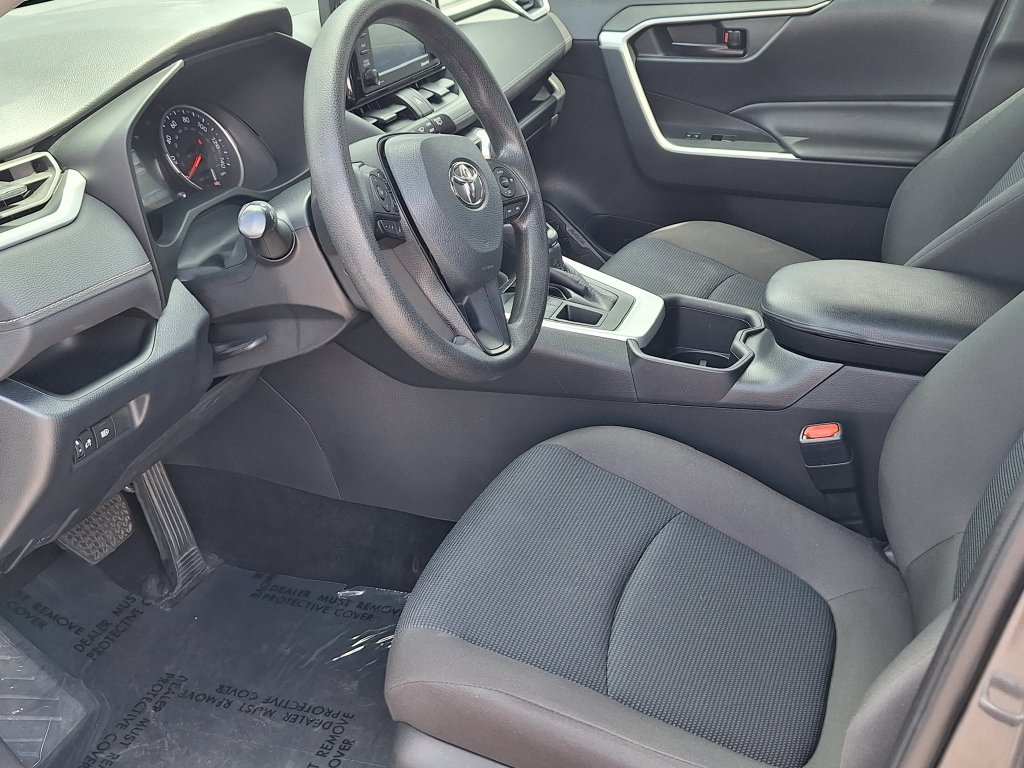 Used 2022 Toyota RAV4 LE w/ Carpet Mat Package (TMS) AWD/4WD image 10