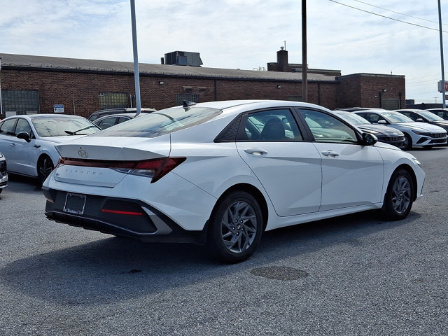 Certified 2024 Hyundai Elantra SEL FWD image 4