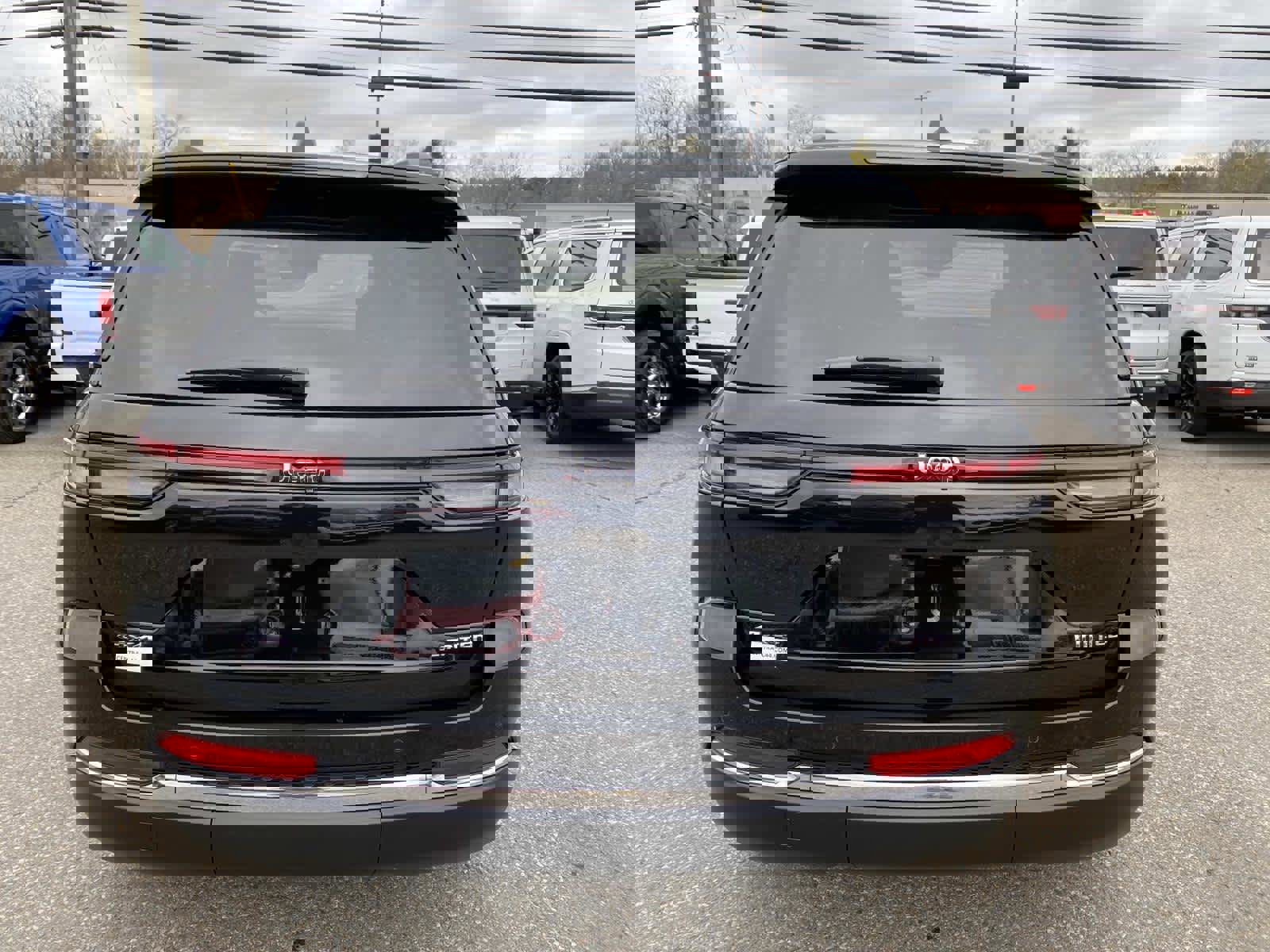 Used 2023 Jeep Grand Cherokee Limited image 4