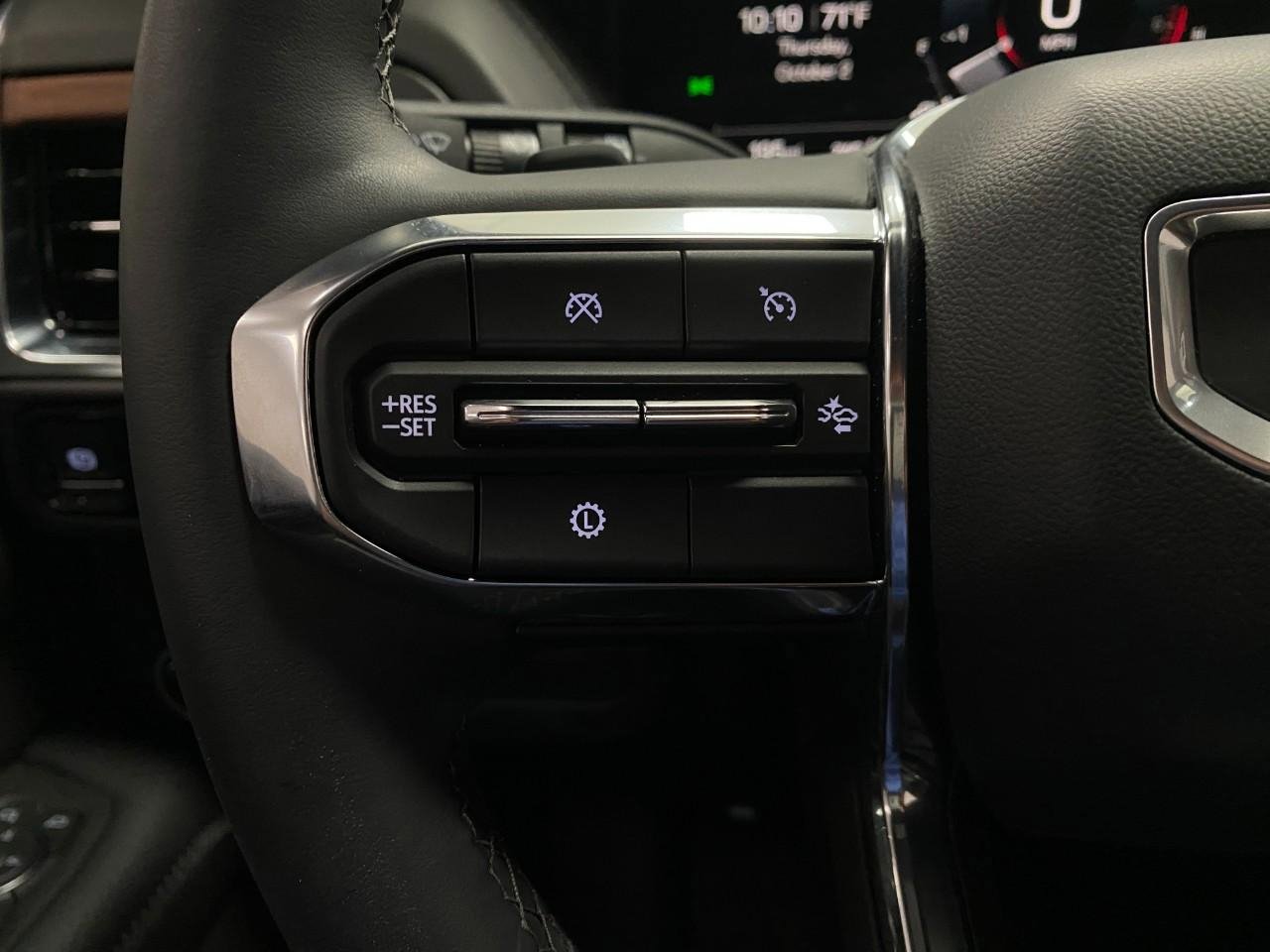 Used 2025 GMC Yukon XL Denali w/ Sun & Power Step Package image 18
