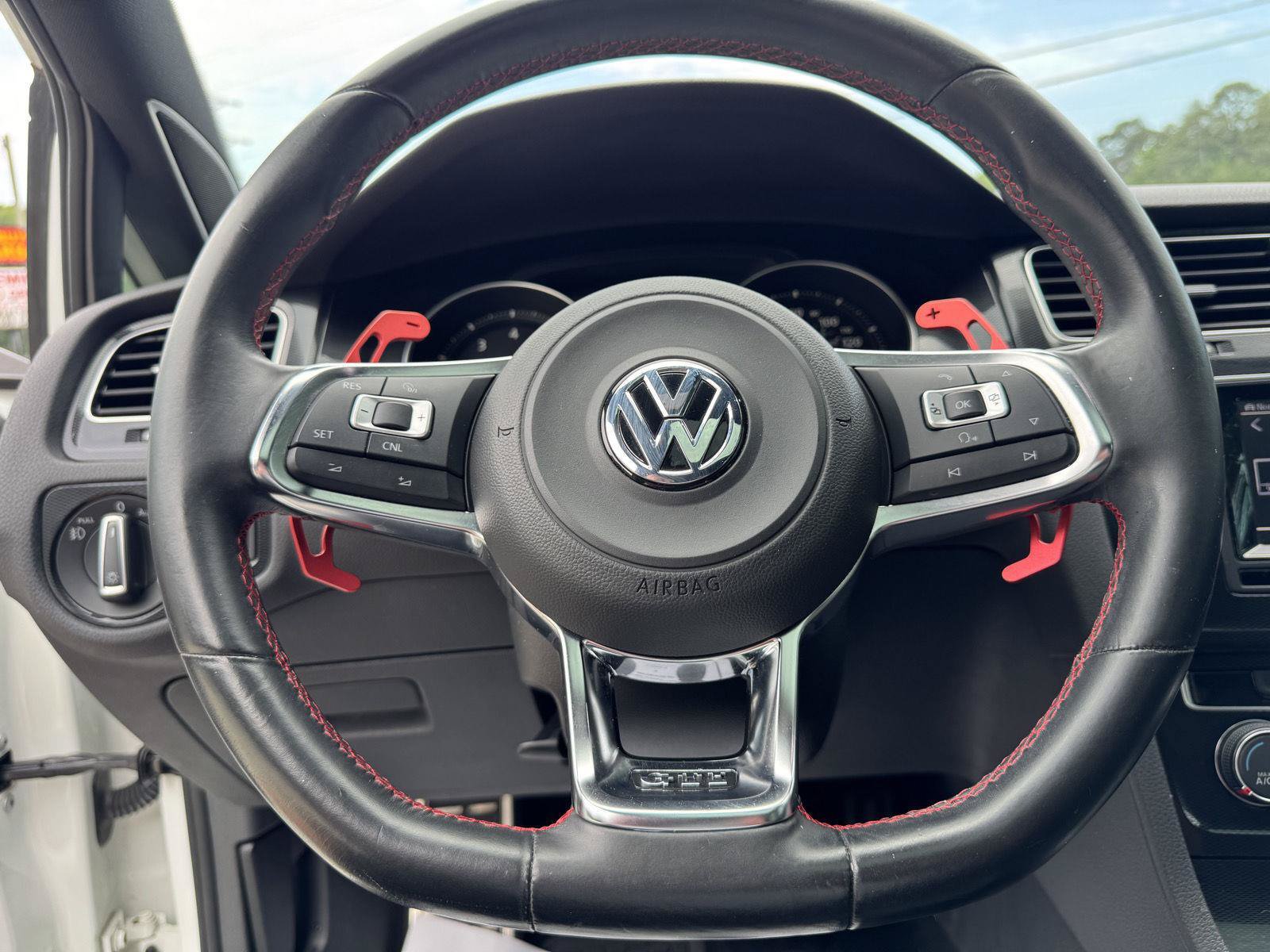 Used 2015 Volkswagen GTI SE FWD image 3
