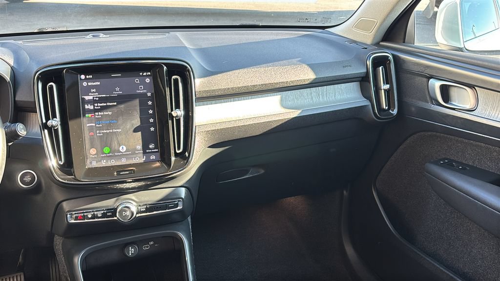 Certified 2025 Volvo XC40 B5 Core w/ Climate Package AWD/4WD image 7
