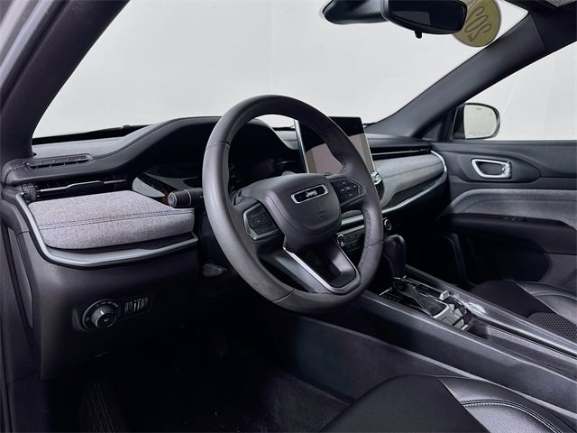 Used 2024 Jeep Compass Latitude image 9