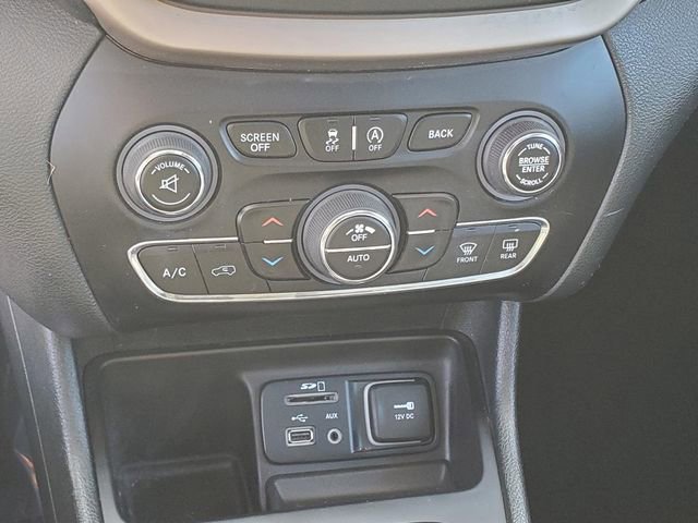 Used 2015 Jeep Cherokee Limited w/ Luxury Group image 28