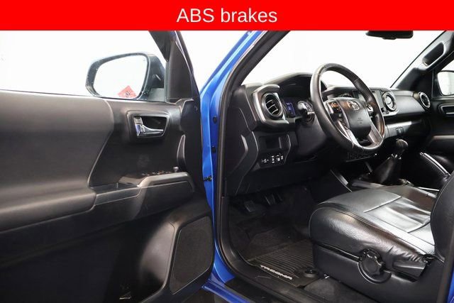 Used 2017 Toyota Tacoma TRD Off-Road w/ Premium & Technology Package image 10
