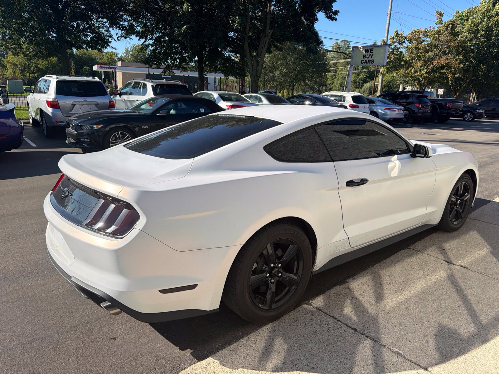 Used 2018 Ford Mustang Coupe RWD image 4