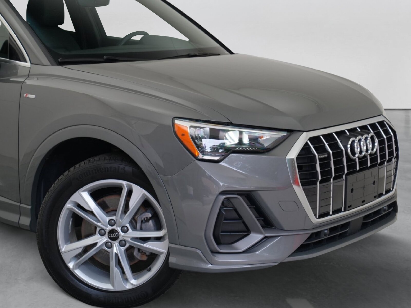 Used 2021 Audi Q3 2.0T Premium w/ Convenience Package AWD/4WD image 2