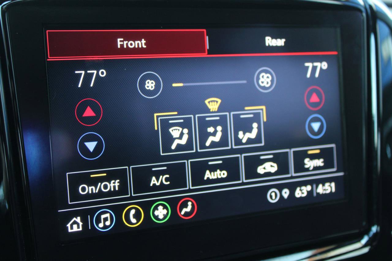 Used 2022 Chevrolet Traverse LT image 33