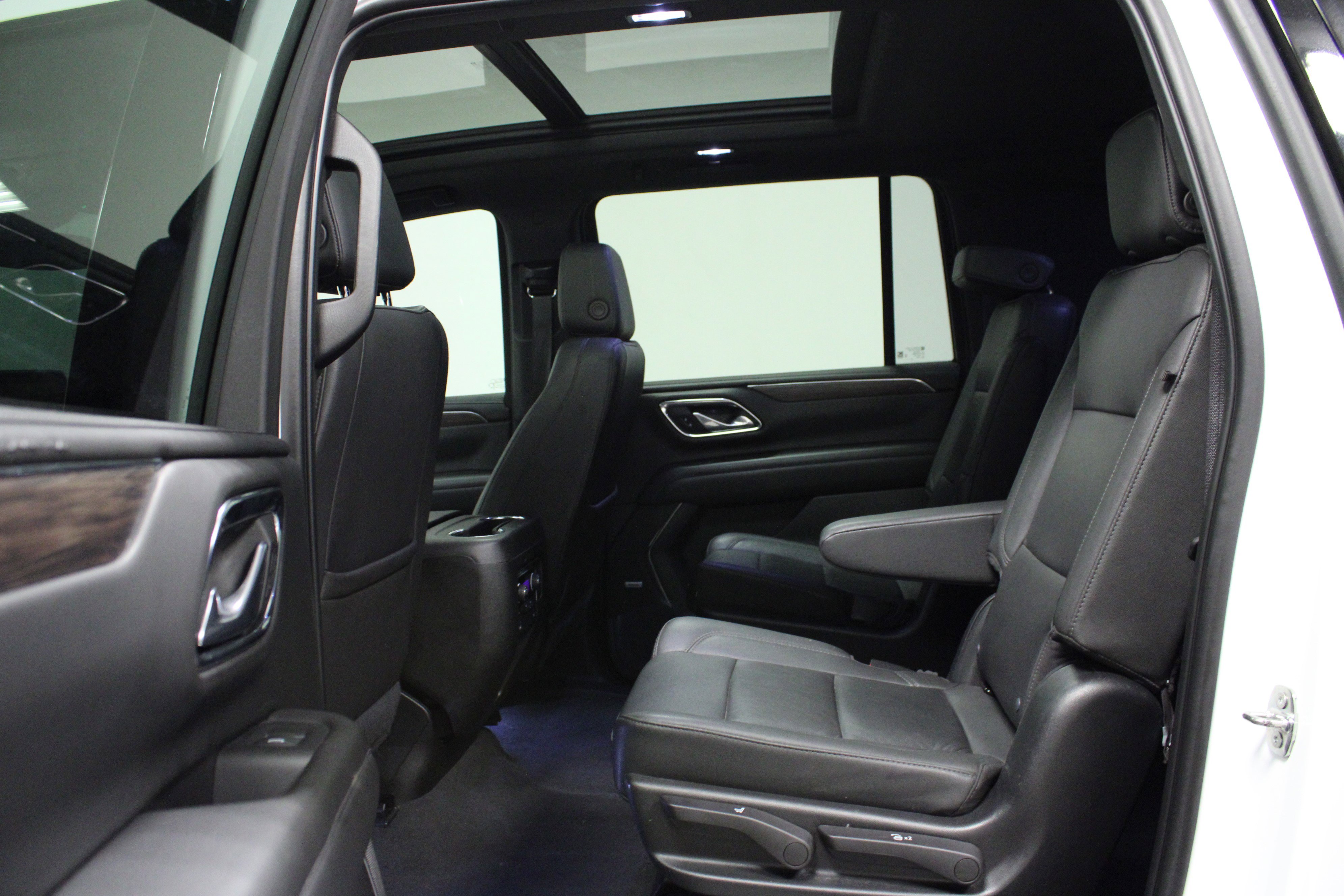 Used 2023 Chevrolet Suburban Z71 w/ Luxury Package image 13