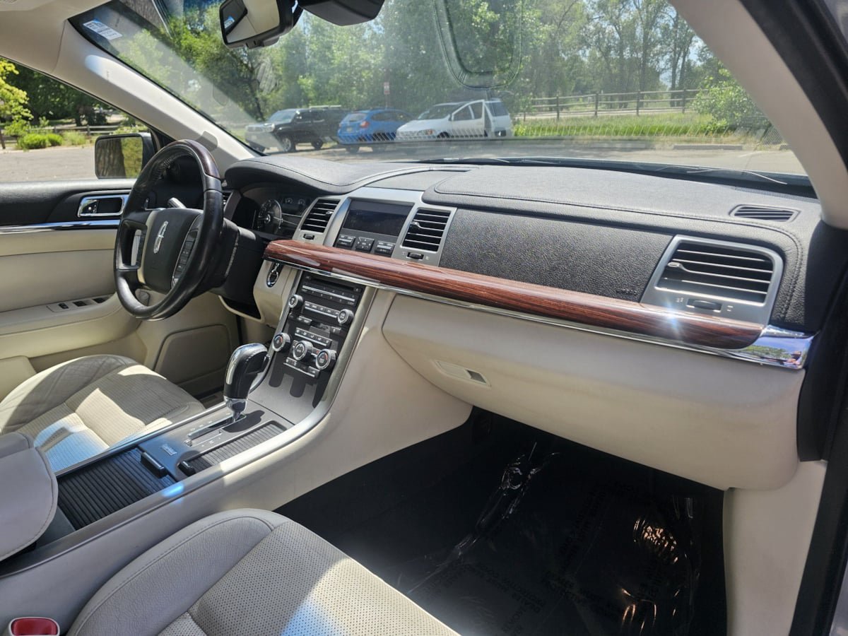 Used 2009 Lincoln MKS AWD image 37