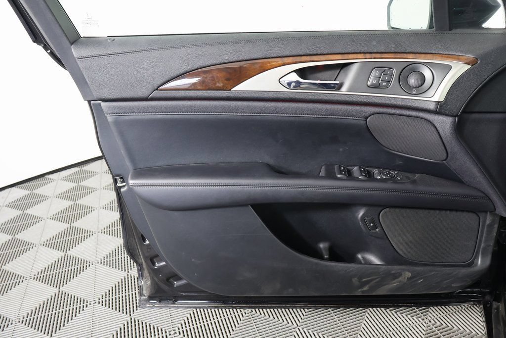 Used 2020 Lincoln MKZ Reserve w/ Monochromatic Package FWD image 11