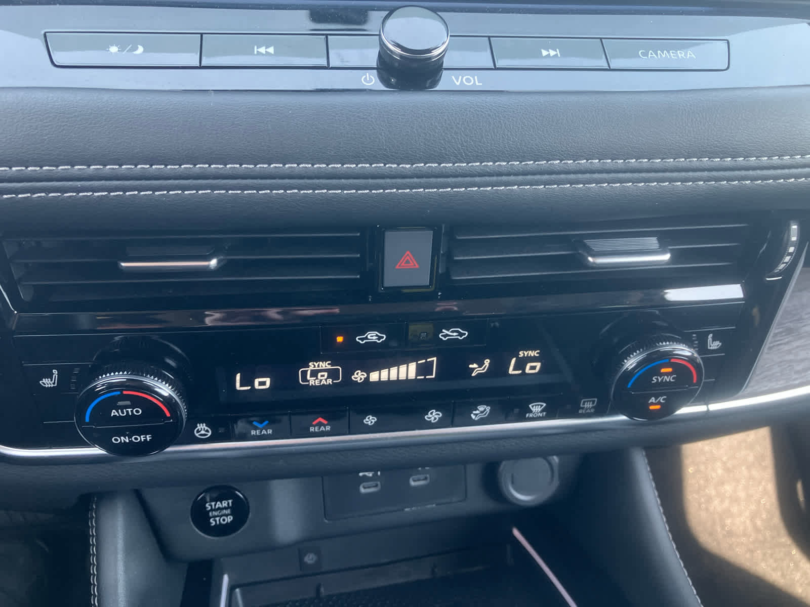 Used 2024 Nissan Rogue Platinum w/ Platinum Premium Package image 28