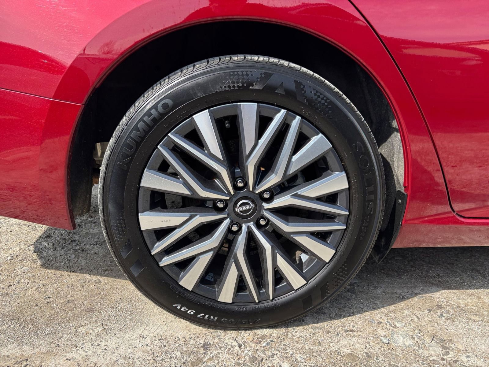Used 2025 Nissan Altima 2.5 SV FWD image 30