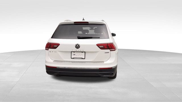 Used 2023 Volkswagen Tiguan SE AWD/4WD image 3