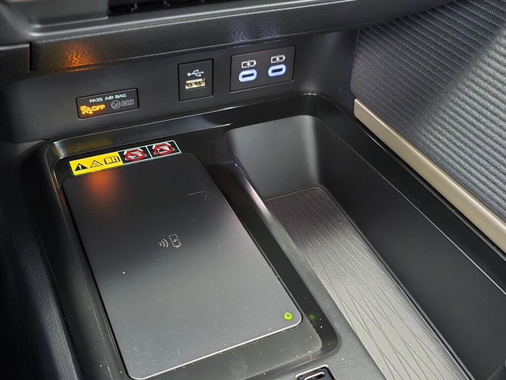 Used 2026 Toyota Camry Hybrid image 31