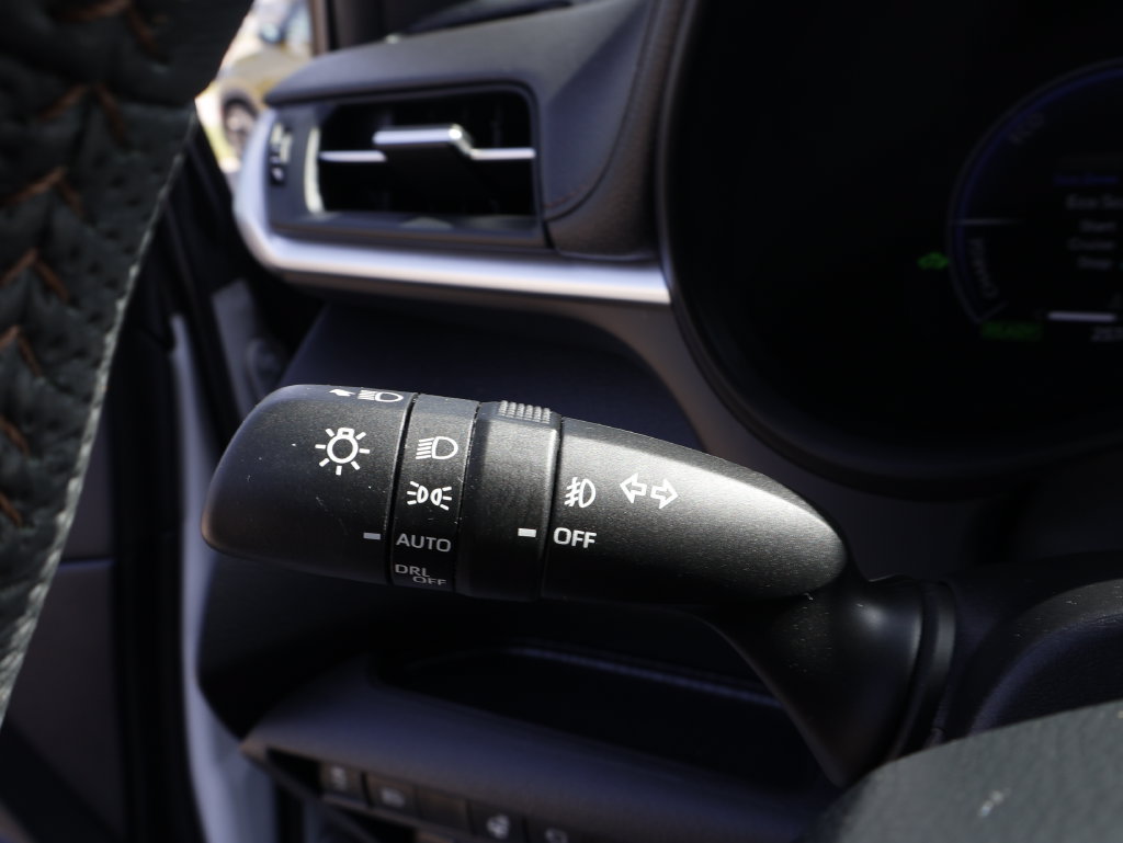 Used 2025 Toyota Sienna Platinum AWD/4WD image 30