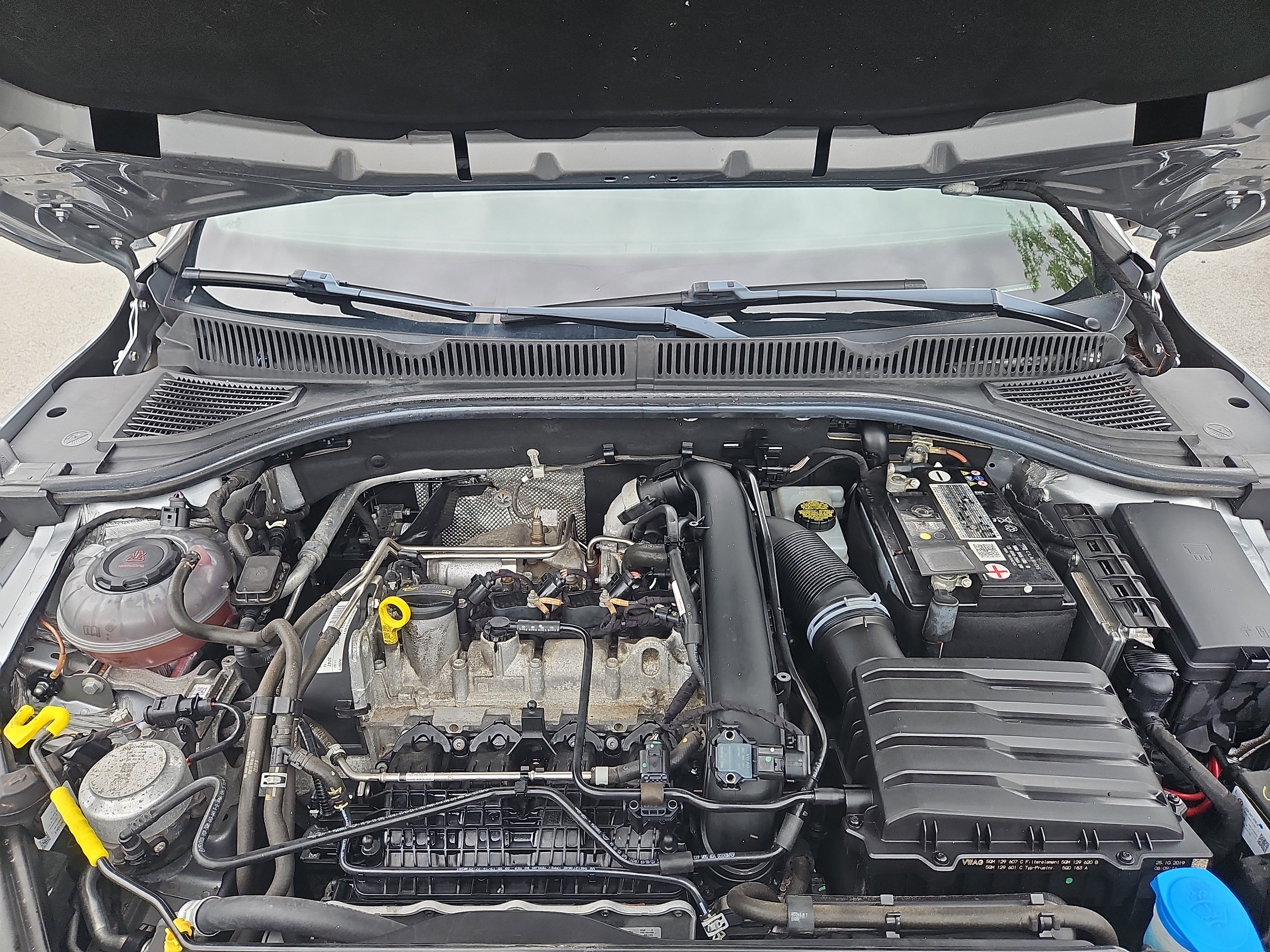 Certified 2020 Volkswagen Jetta R-Line w/ R-Line Cold Weather Package FWD image 35
