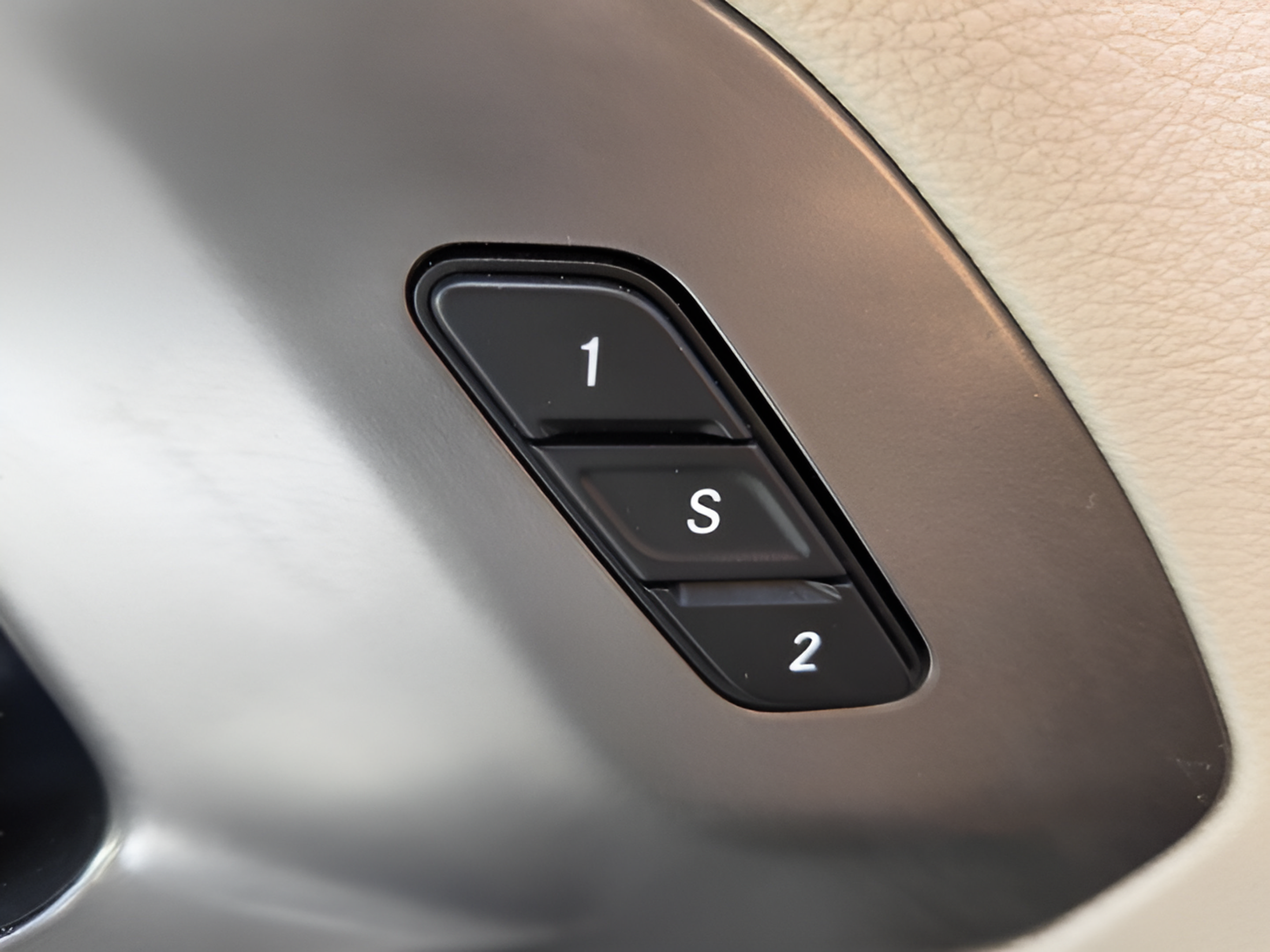 Used 2023 Chrysler Pacifica Touring-L FWD image 32