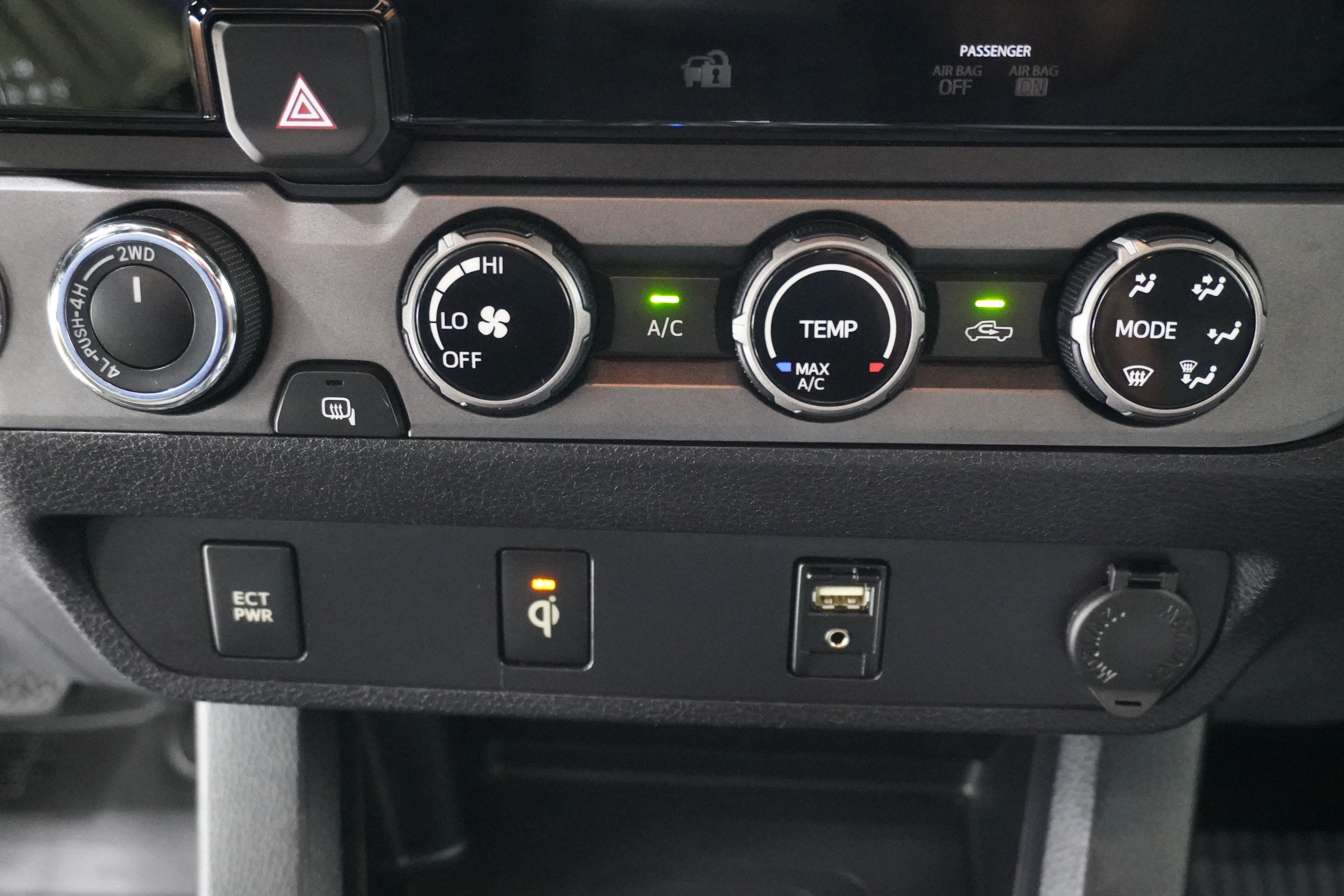 Used 2017 Toyota Tacoma TRD Sport w/ Tow Package AWD/4WD image 21
