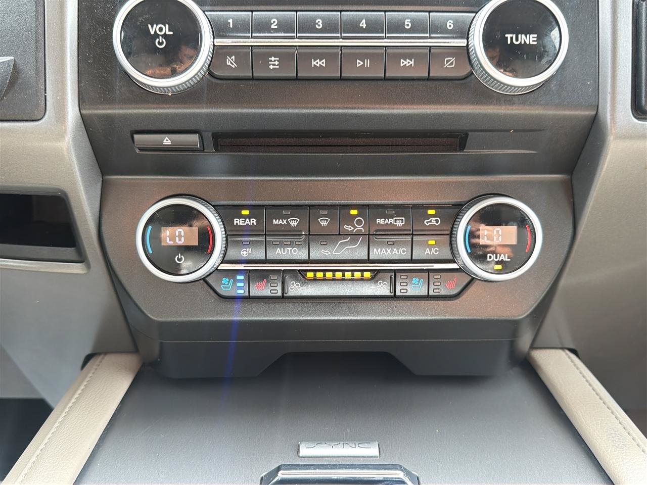 Used 2018 Ford Expedition Max XLT w/ Equipment Group 202A AWD/4WD image 22