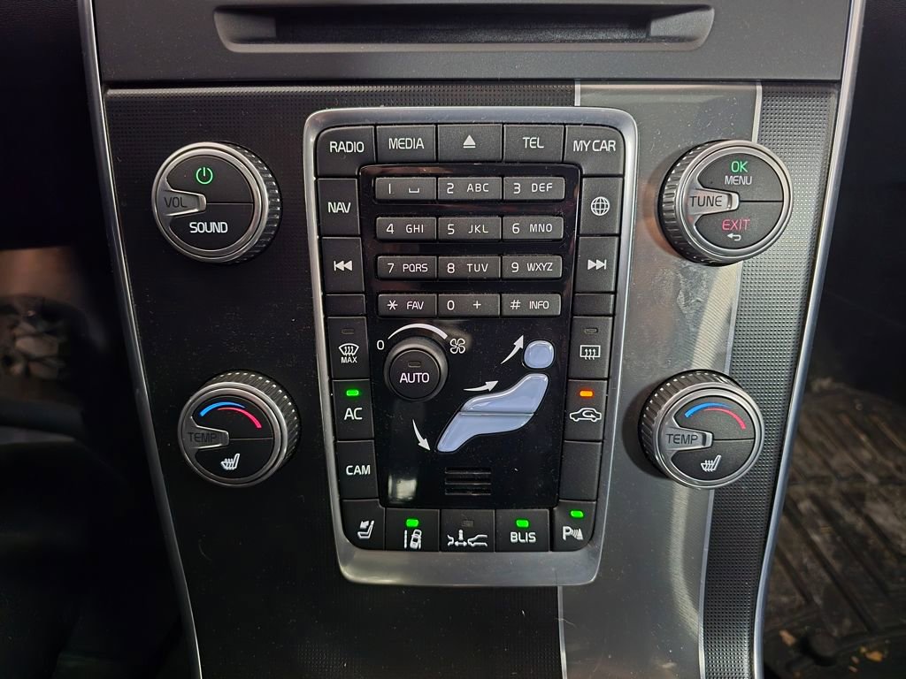 Used 2015 Volvo V60 T6 R-Design Platinum image 26