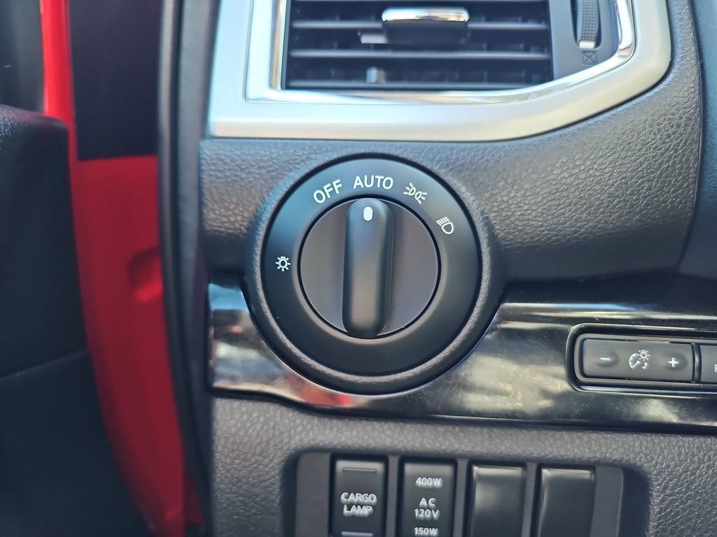 Used 2020 Nissan Titan SV w/ SV Convenience Package image 29