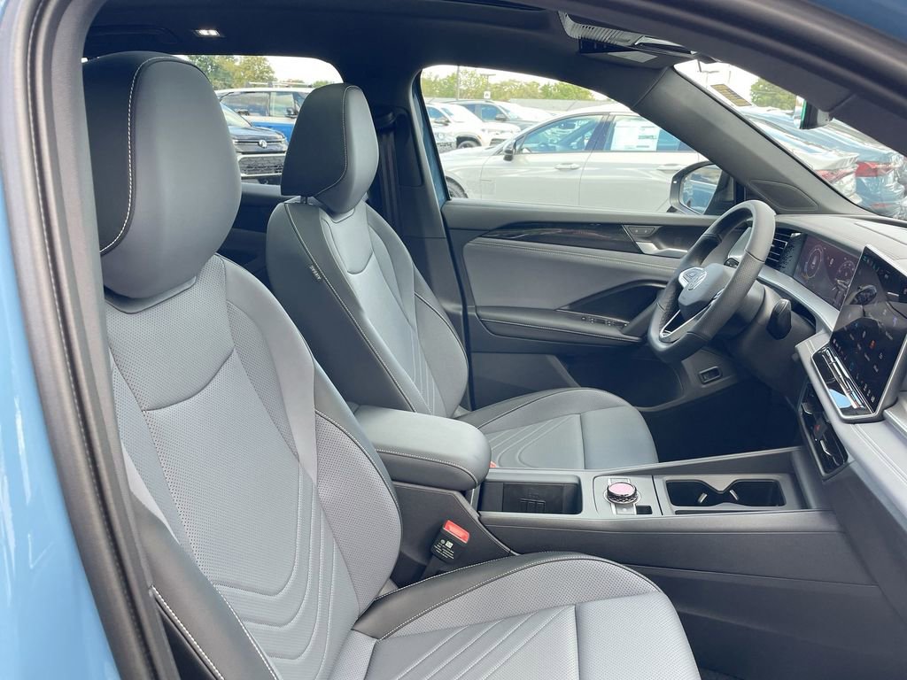 New 2025 Volkswagen Tiguan SE R-Line image 49