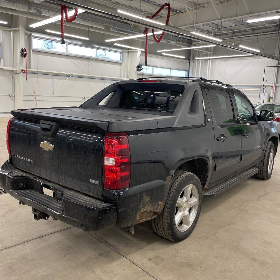 Used 2011 Chevrolet Avalanche LT AWD/4WD image 10