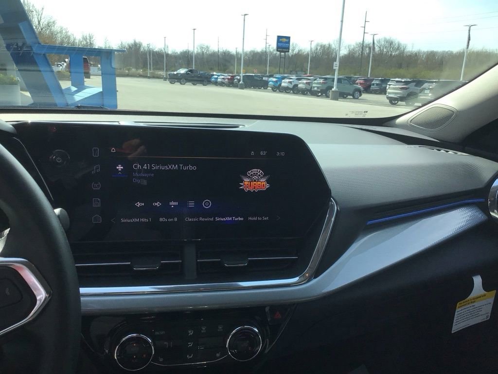 Used 2024 Chevrolet Trax LT w/ Driver Confidence Package image 18