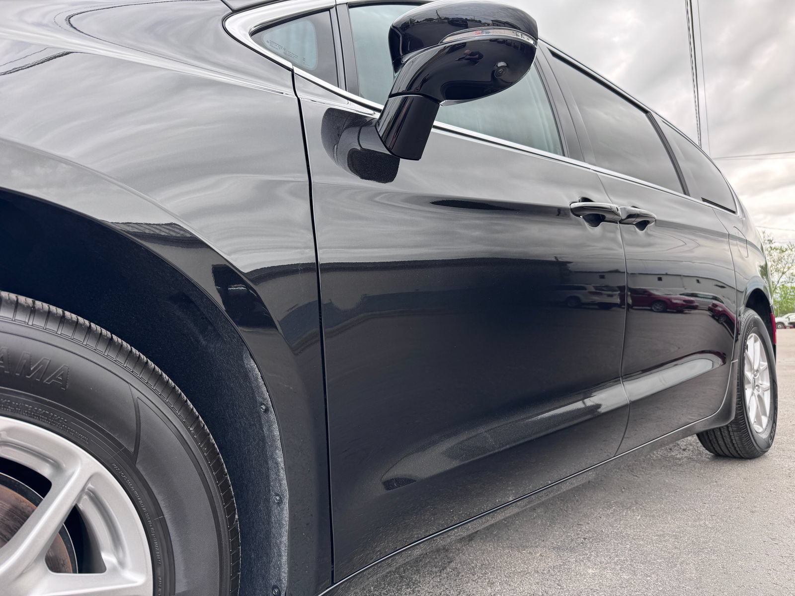 New 2025 Chrysler Pacifica Select FWD image 12