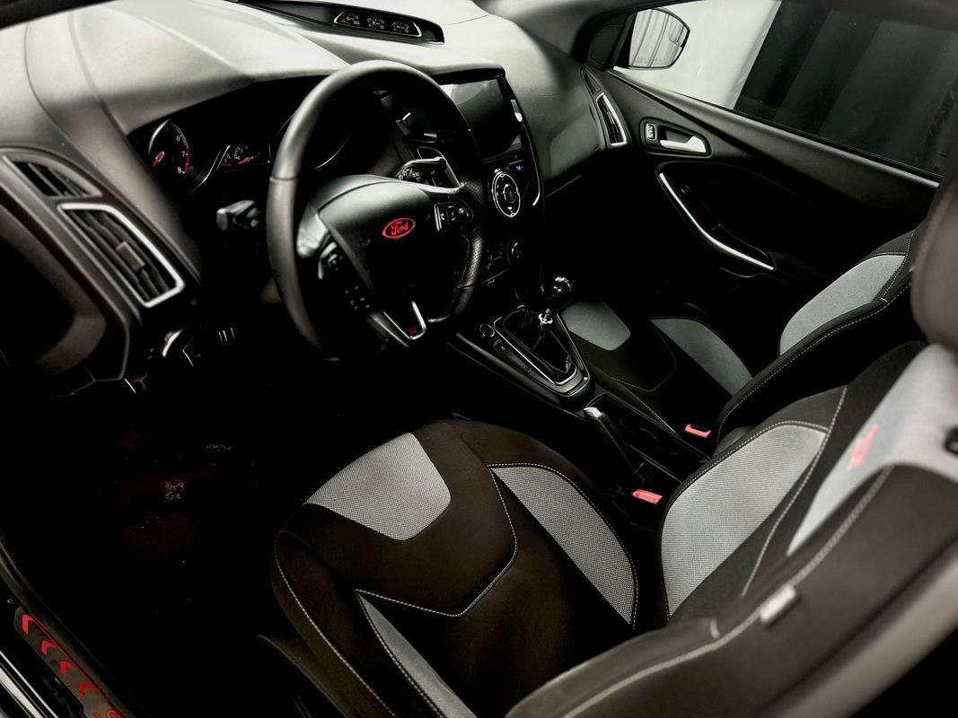 Used 2016 Ford Focus ST image 17