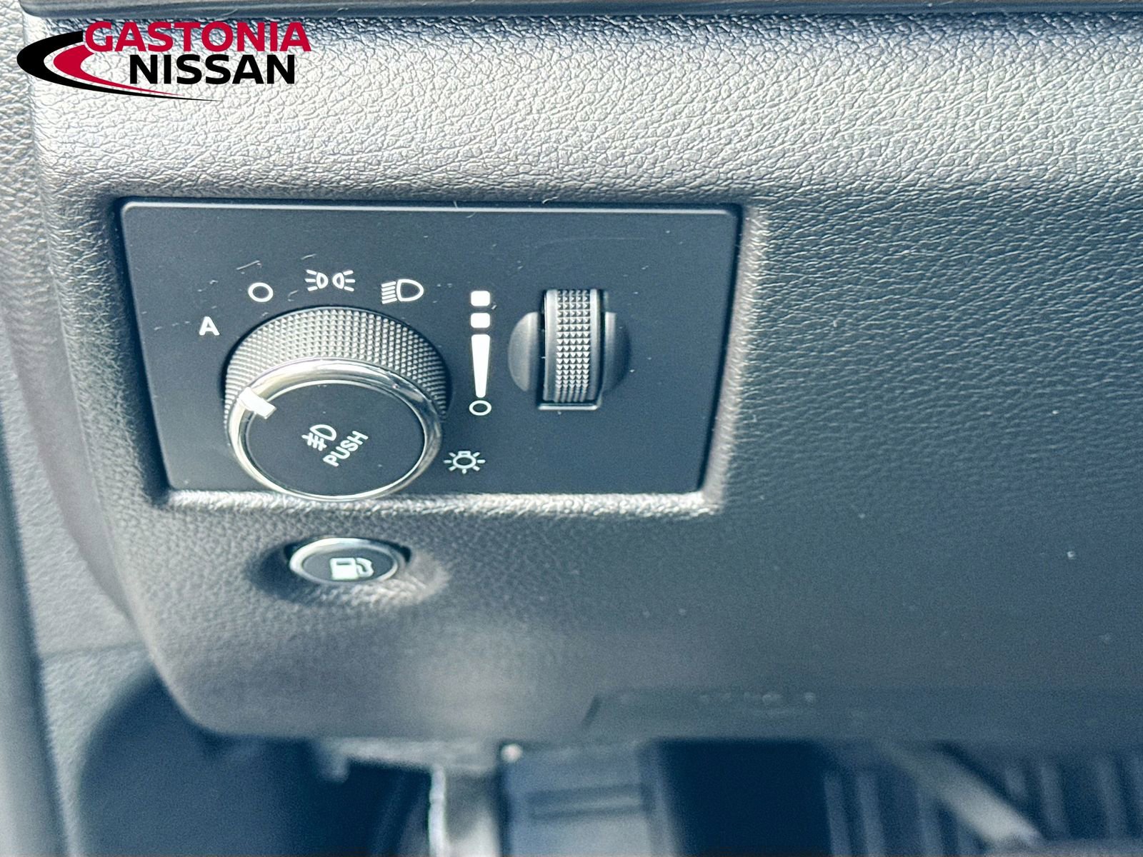 Used 2021 Jeep Grand Cherokee Laredo X image 13