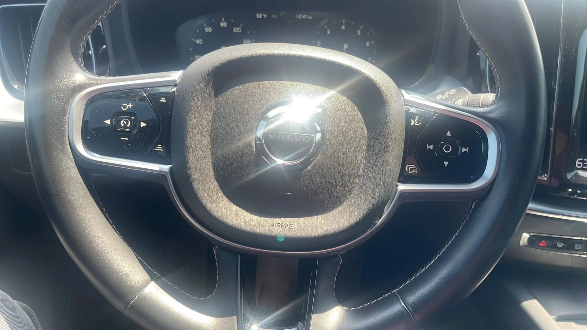 Used 2020 Volvo XC60 T5 Momentum FWD image 12