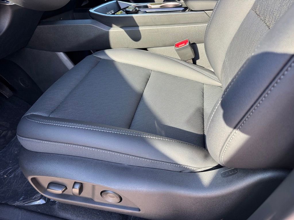 New 2026 Chevrolet Equinox LT w/ Convenience Package II image 26