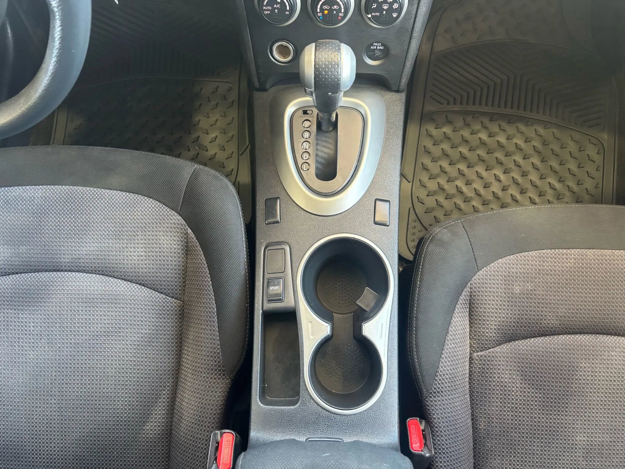 Used 2012 Nissan Rogue SV w/ Premium Pkg image 18