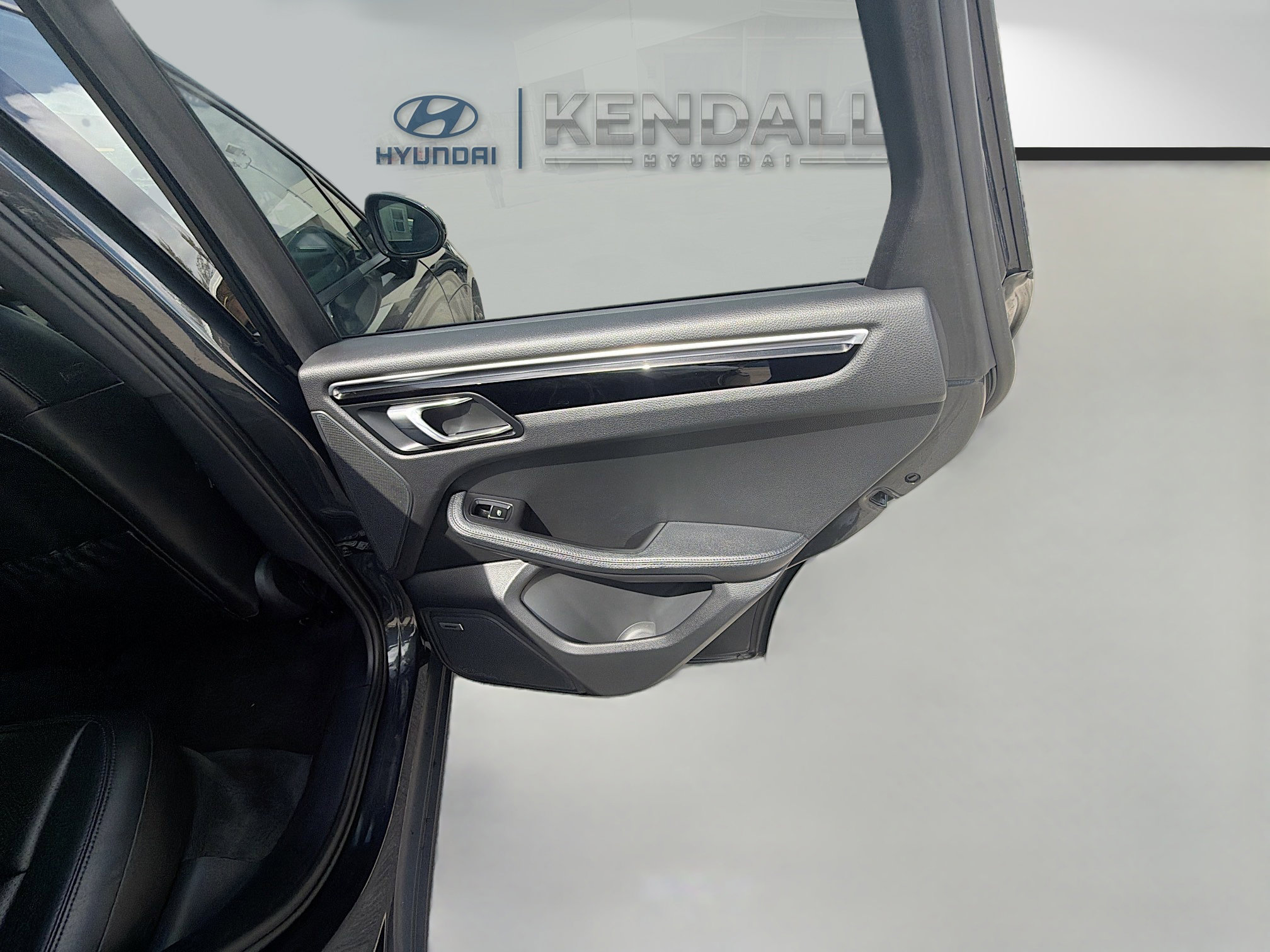 Used 2023 Porsche Macan image 28